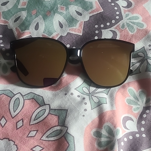 Accessories - Nwt Stylish Black Sunglasses